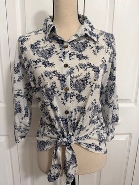 Button-Front White & Navy Floral Tie-Hem Blouse Woman's Large